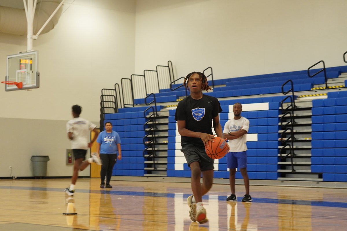 WestFelBBall's tweet photo. “And let us not grow weary of doing good, for in due season we will reap, if we do not give up. Galatians 6:9.”

Week 7 of summer workouts completed. 

#GRITBASKETBALL 
#WeAreWestFel⚜️ https://t.co/XtznM7KBfn