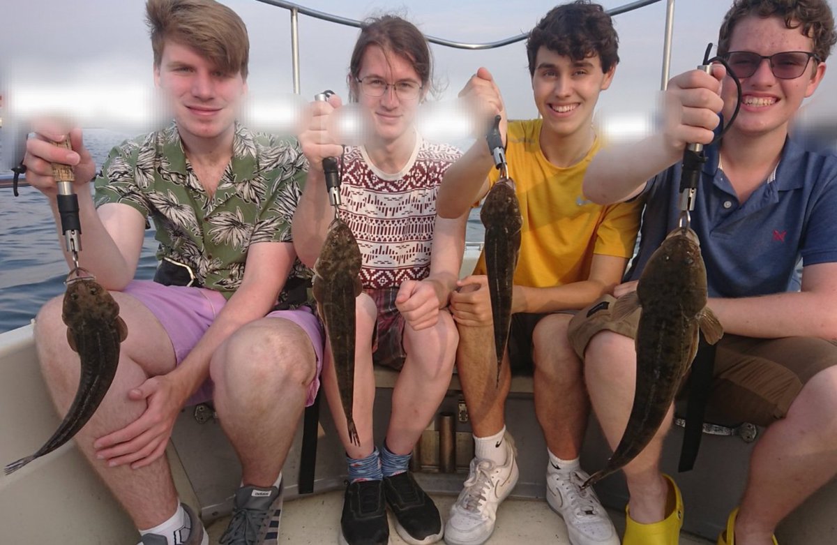 PlayfulFishing's tweet photo. イギリスからお越し頂きました✈️
みんな18歳だけどフランクで最高☺️

30~50㎝ぐらいが怒涛の連発❗❗

初めてマゴチを見たとの事で喜んでました👏

日本の釣具も凄い誉めてくれて嬉しかった～😆

#チニング
#シェイクロー
#エクリプス
#プレイフルフィッシング https://t.co/EcMDFTwGoY