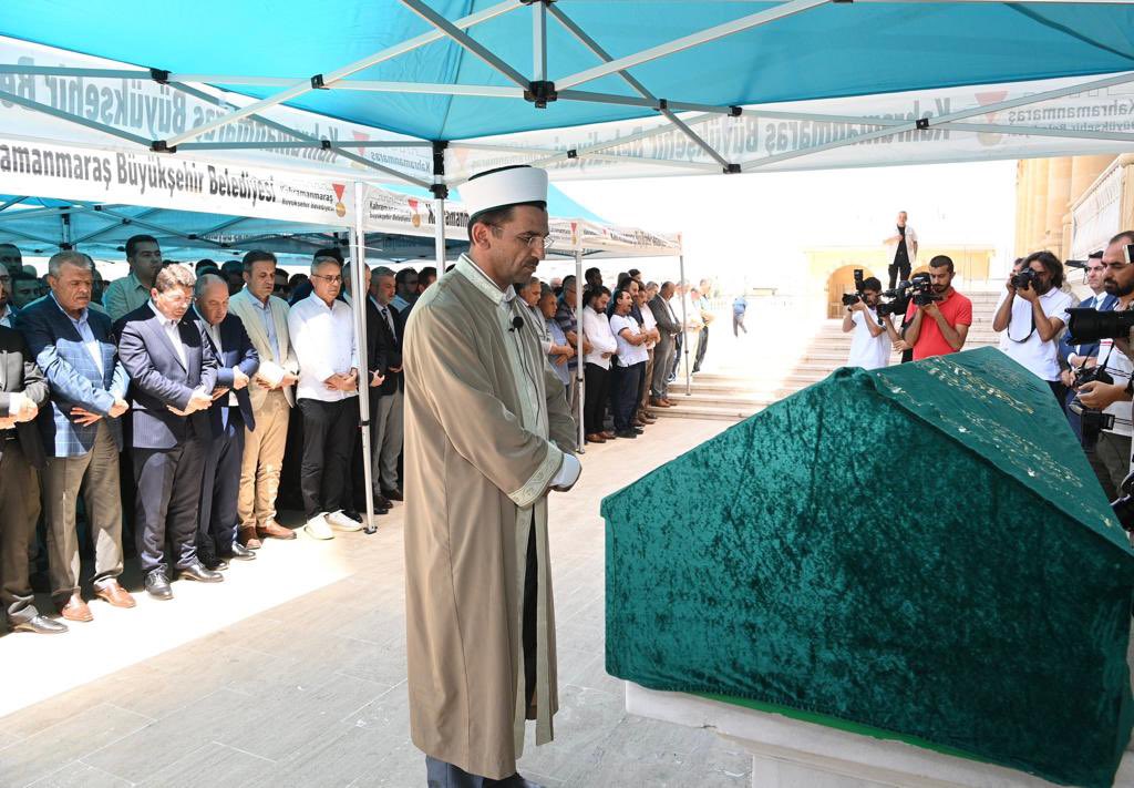 65. Hükümet Başbakan Yardımcımız Sayın Veysi Kaynak’ın annesi Sıdıka Kaynak teyzemizi son yolculuğuna uğurladık. 

Merhumeye Allah’tan rahmet, ailesine, sevenlerine  başsağlığı ve sabır diliyorum.

Mekanı cennet olsun.