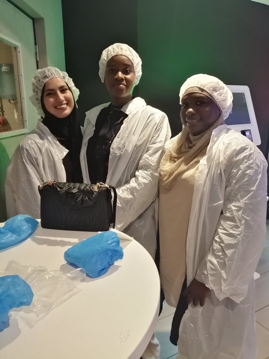 E2C78's tweet photo. 📌Visite du restaurant d’entreprise de la Tour Voltaire à la Défense avec les jeunes du site #LesMureaux 
🤩Merci à l'équipe pour l'accueil et la découverte de l’art de la Cuisine et Pâtisserie
Des stages et des alternances avec leur #CFA Planète Chef ont déjà été mis en place ☺️ https://t.co/mRzAr10hjg