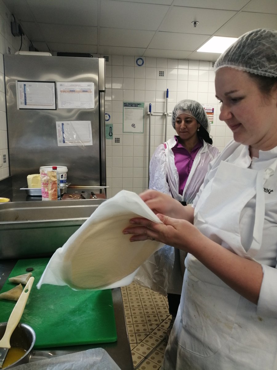 E2C78's tweet photo. 📌Visite du restaurant d’entreprise de la Tour Voltaire à la Défense avec les jeunes du site #LesMureaux 
🤩Merci à l'équipe pour l'accueil et la découverte de l’art de la Cuisine et Pâtisserie
Des stages et des alternances avec leur #CFA Planète Chef ont déjà été mis en place ☺️ https://t.co/mRzAr10hjg