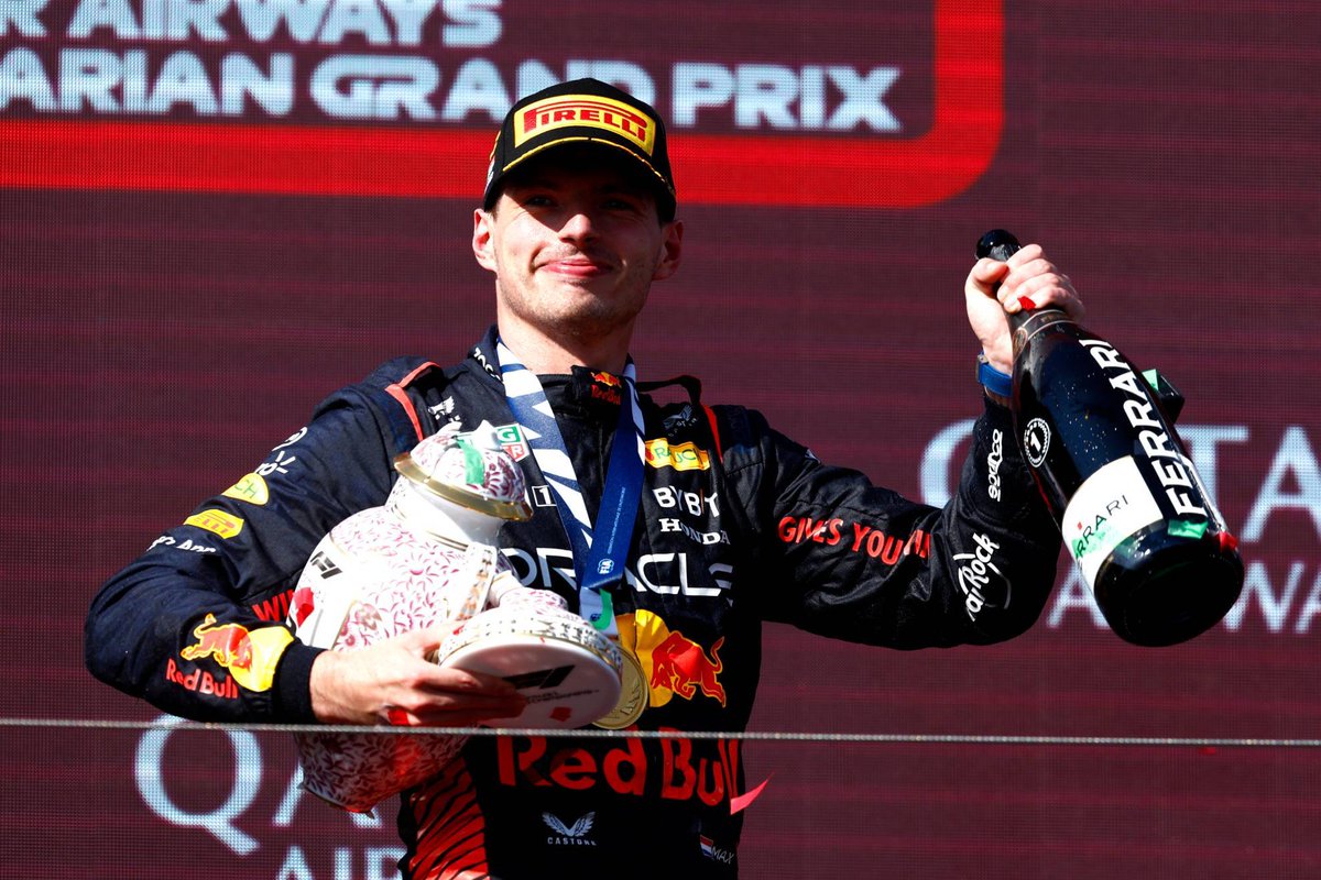 bombertin_GT's tweet photo. El fin de semana pasado en la #f1 en la entrega de #trofeos , #LandoNorris le jodió la #copa de #porcelana que ganó #Verstappen .
Nada serio. 6 meses de trabajo y 40.000€ que costaba la copita!
Ésto es irse por todo lo alto jajajaj⤵️
https://t.co/ufikbvl2jR https://t.co/jGHUrNuinB