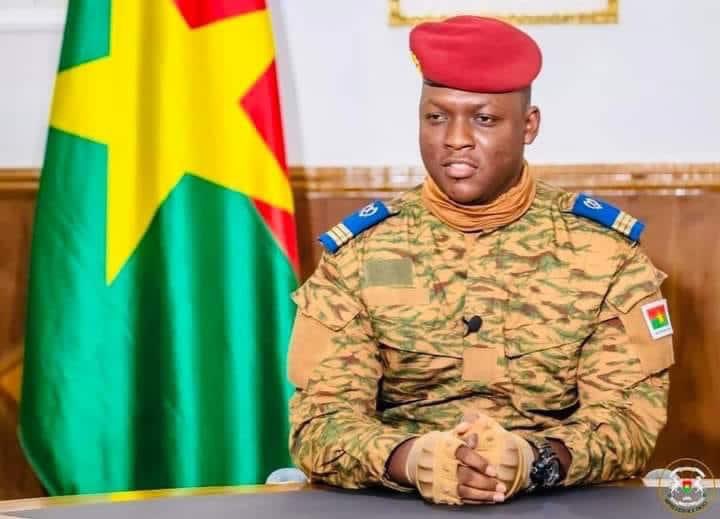 Au sommet Russie Afrique, le président burkinabé Ibrahim Traoré fustige les chefs d'État africains "marionnettes 

"Il faut que nous chefs d'Etats africains, nous arrêtions de nous comporter en marionnettes qui dansent lorsque les impérialistes tirent sur les ficelles", a-t-il