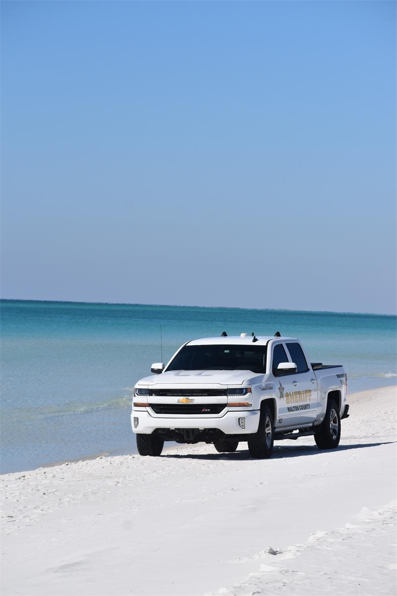 FLSheriffs's tweet photo. It's #FloridaFriday! The crystal clear waters of Grayton Beach sure look inviting in these hot summer months!🏖️☀️
Thank you, @WCSOFL for ensuring all beach-goers have a safe vacation! https://t.co/nAJS9TULbQ