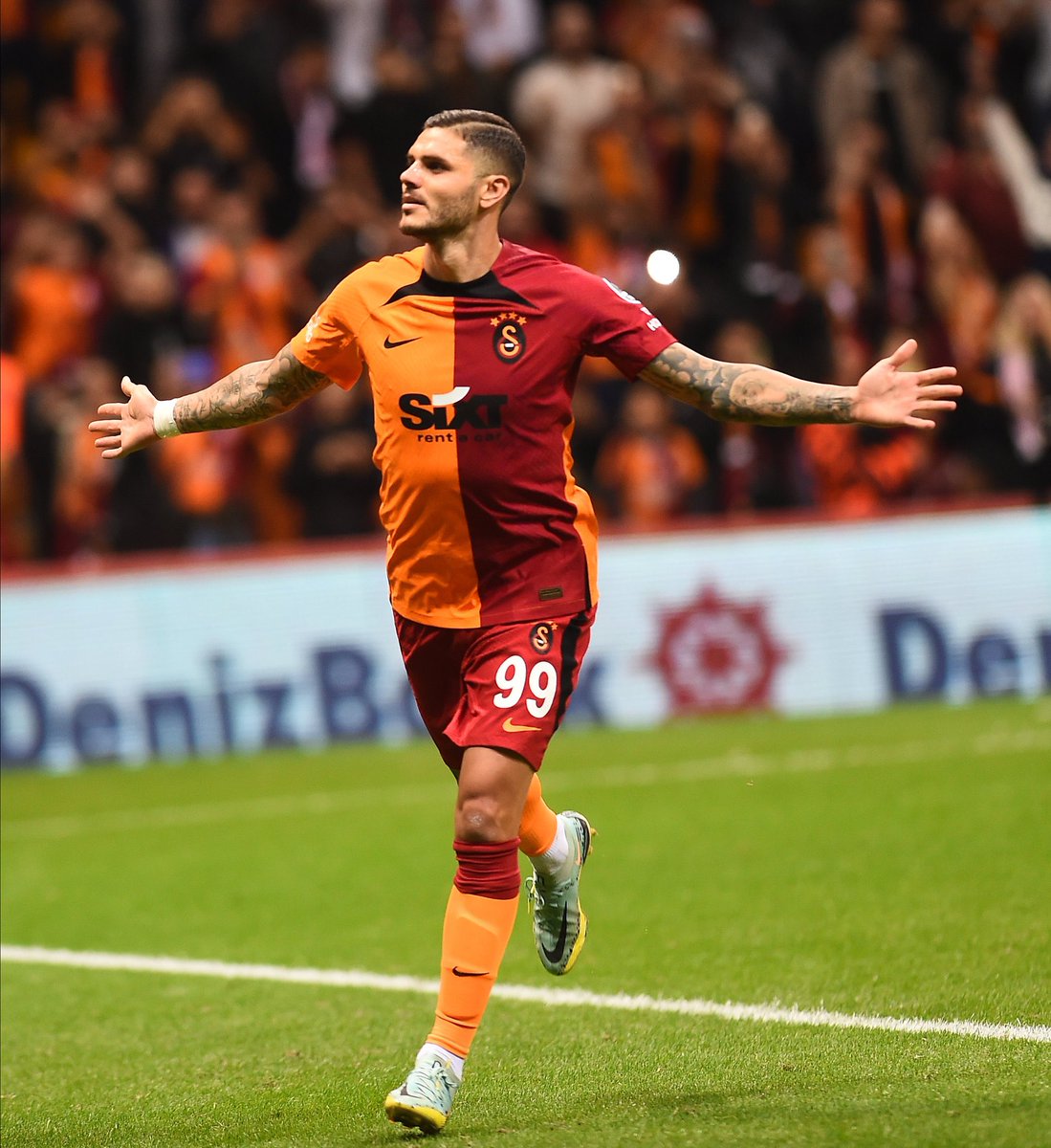 ___YAK's tweet photo. Sanki bir halkın tüm özgürlük umutları https://t.co/uYTHM1JgkS