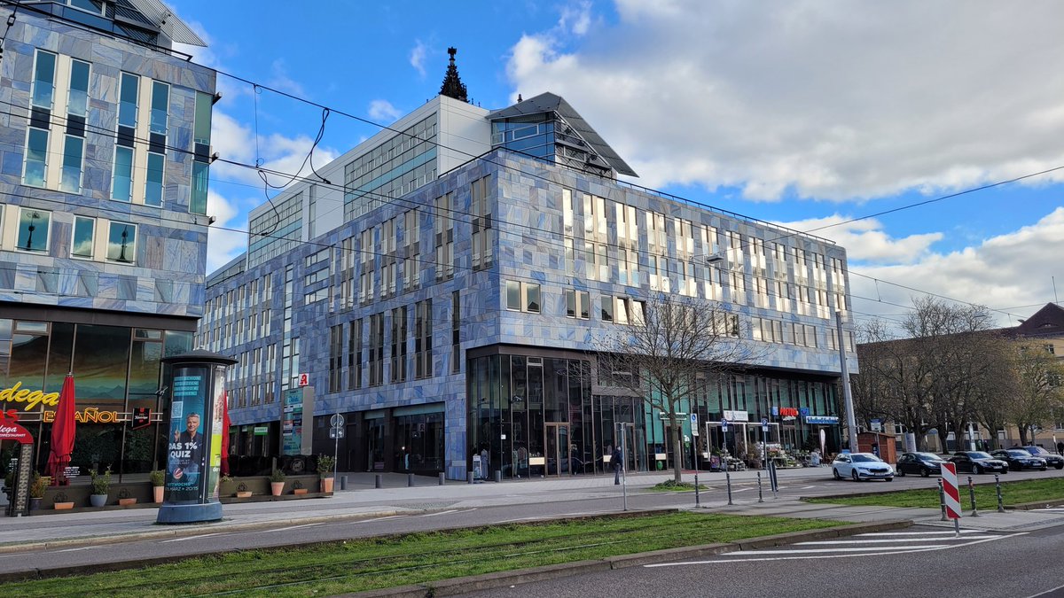 LennartBirth's tweet photo. In den letzten vier Monaten war ich mit wundervollem Domblick für die @ib_lsa, Förderbank #SachsenAnhalt|s, im Einsatz. Herzlichen Dank für die spannenden Einblicke, insbesondere an meine Kolleginnen und Kollegen der Gruppe Grundsatzfragen/Gremien in der Stabsabteilung. #teamib https://t.co/vZTUncjIfC