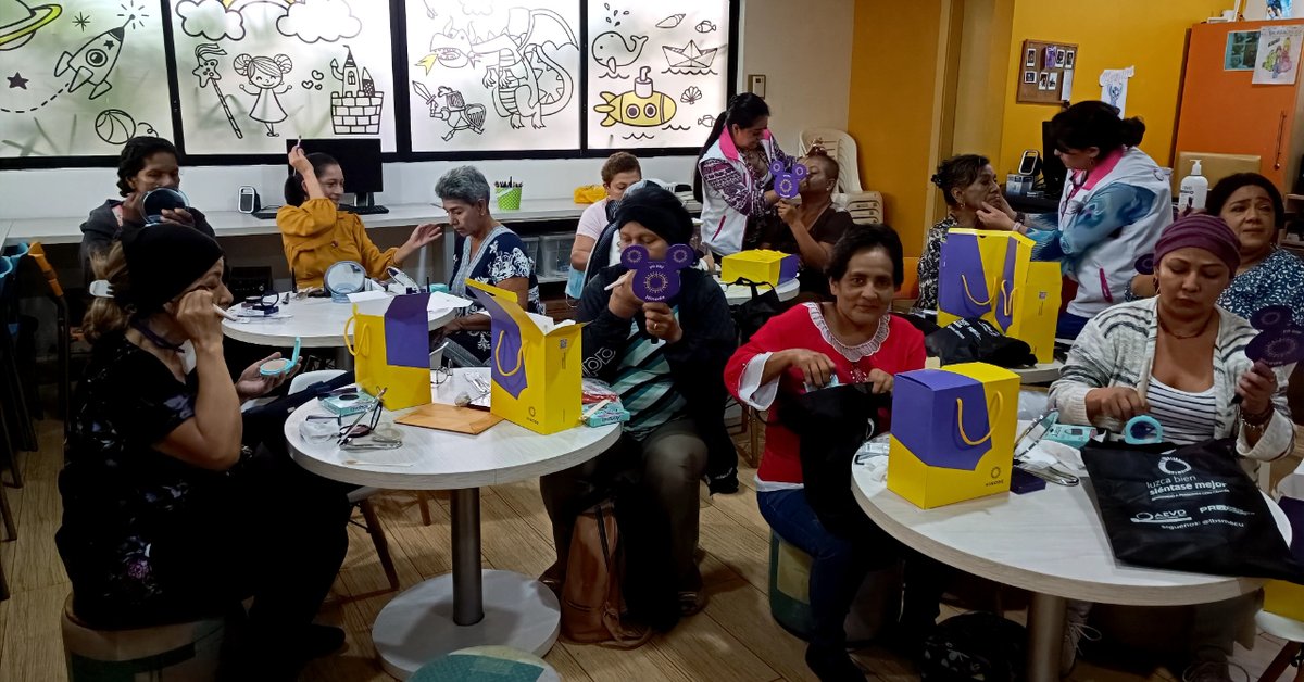 LBSMEcu's tweet photo. 💖💄 Increíbles talleres de Luzca Bien Siéntase Mejor en #Guayaquil, patrocinados por #HINODE Ecuador
Juntos llevamos belleza y esperanza a quienes lo necesitan. 💖💄✨🎉
Agradecemos a #Clorox, #Gammatrade, #Belcorp y #Genommalab - #Asepxia por su generosa donación de
productos https://t.co/2tpkIu4yNW