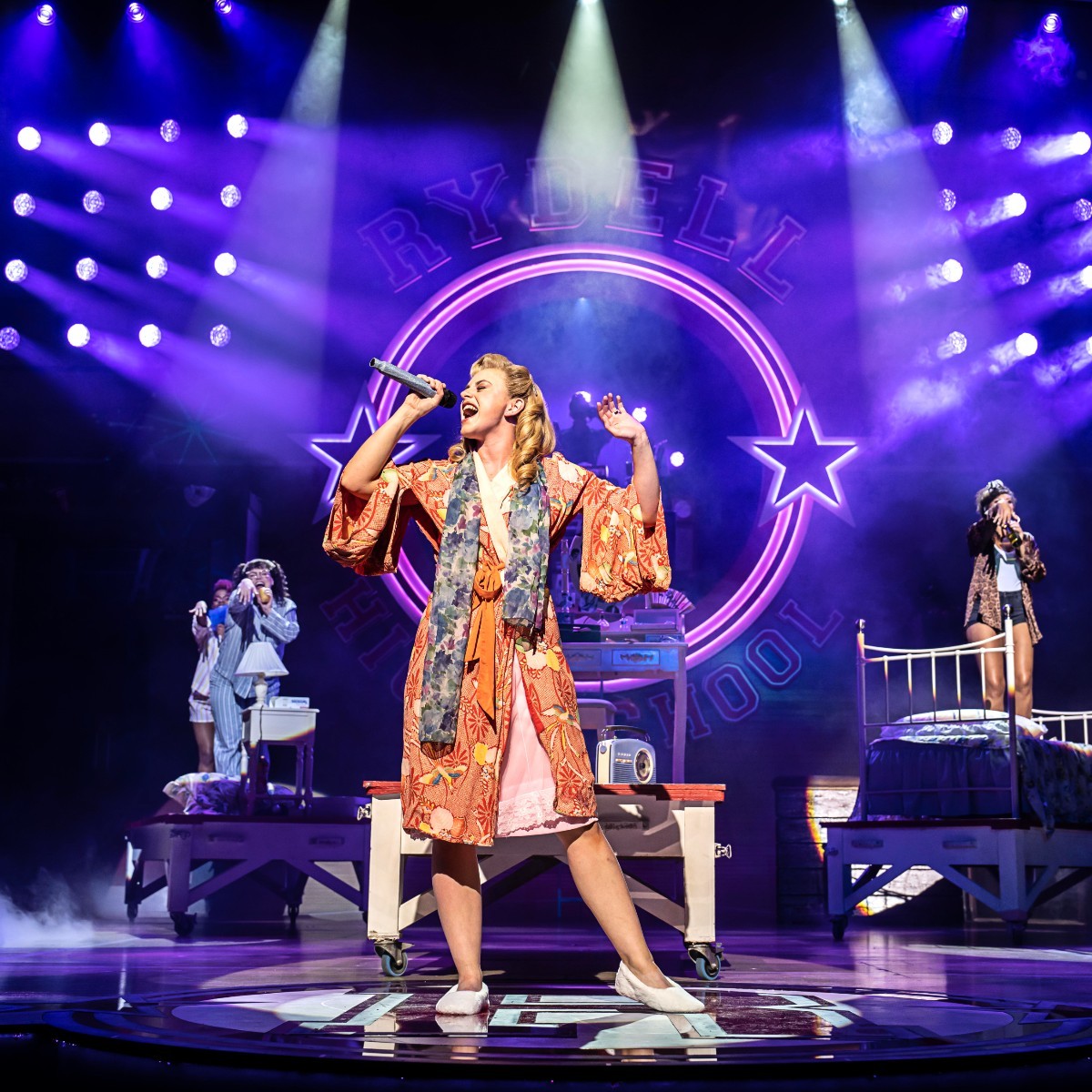 That one girl in the group chat who wants us all to know who's in her DMs! 😎⭐