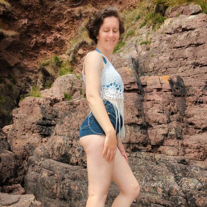 Who else prefers rocky beaches? 😍🌞 #boatlife #beach #beachbabe #cuteoutfits #sexyoutfits #bikini https://t<a href="/tag/boatlife"class="tags">#boatlife</a><a href="/tag/beach"class="tags">#beach</a><a href="/tag/bikini"class="tags"><span>#bikini</span></a><a href="/tag/beachbabe"class="tags"><span>#beachbabe</span></a><a href="/tag/cuteoutfits"class="tags"><span>#cuteoutfits</span></a><a href="/tag/sexyoutfits"class="tags"><span>#sexyoutfits</span></a>