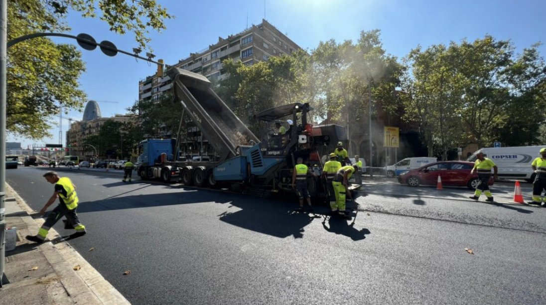 BCN_Mobilitat's tweet photo. 🚧Afectacions per pavimentació al c. Balmes.

📆 29/07
➡️ Un carril de pujada i un de baixada

📆 30/07
➡️ Un carril de pujada i un de baixada
❌ Tall: accés a pl. Figuerola
🔄 Canvi de sentit: c. Castanyer i Bertran

🚍Afectacions #busbcn: V15, 131 i N5

https://t.co/Kq1p9wjP0u https://t.co/2SdeM0xV4N