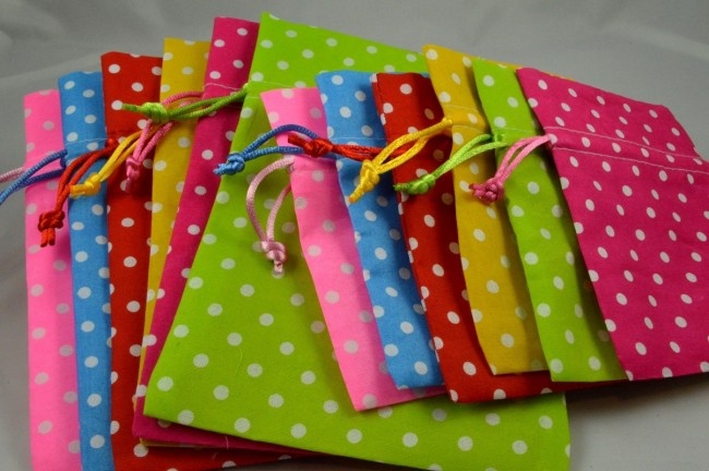 ColourRibbons's tweet image. Gorgeous Polka Dot Stringed Gift Bags. 

Set of 3 Floral Gift Bags with Draw Strings! Each bag has a lovely draw string for tightening. Each pack contains 3 bags.

Just £0.83 per set! Search SKU: 88168

#drawstringgiftbag #giftbags #drawstringbags #craftbags