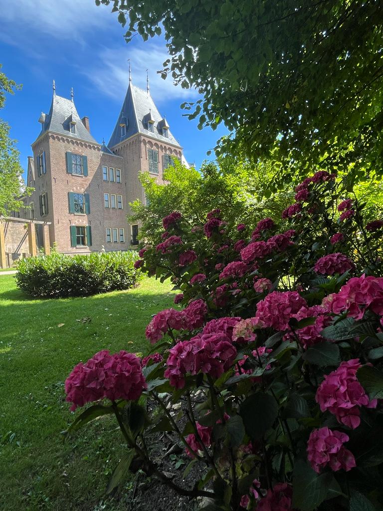 Van maandag 31 juli t/m dinsdag 8 augustus is Landgoed Keukenhof gesloten in verband met Castlefest. Kom je niet naar dit evenement? Dan zien we je graag daarvoor of daarna weer! 🏰