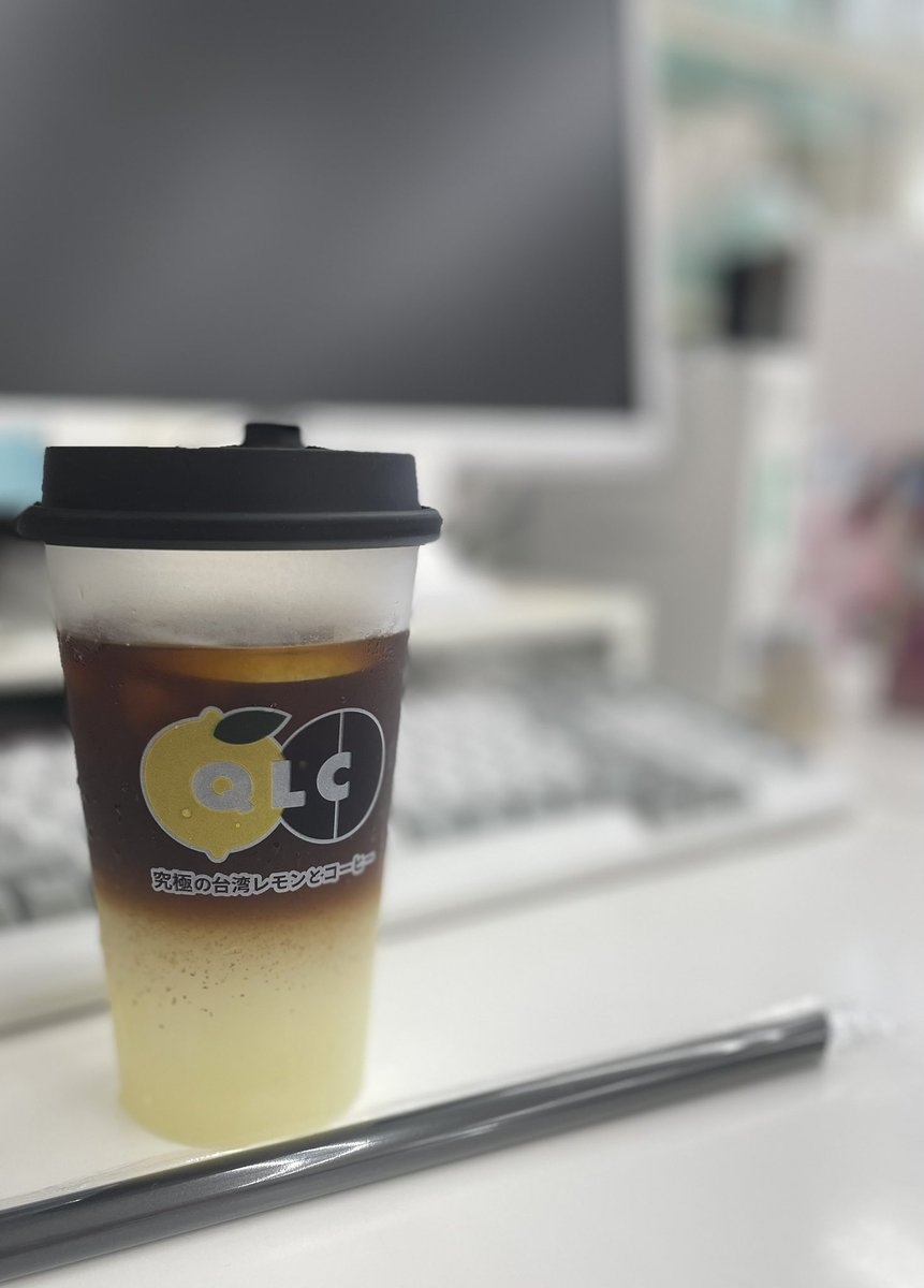 atk430306's tweet photo. 職場の人と３人でレモンコーヒー🍋☕️
癖になる😩💓
#レモンコーヒー　#ただのカリスマ
#究極のレモンコーヒー https://t.co/xXW8G6u7yo