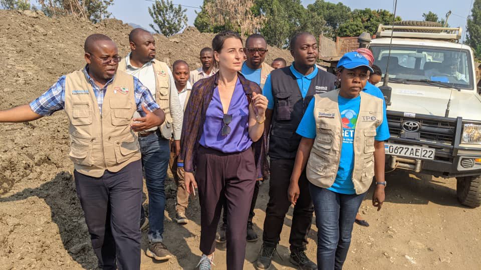 drc_tpo's tweet photo. Kalehe: la conseillère en matière humanitaire à l'ambassade de l'Allemagne loue le travail de TPO DRC dans la prise en charge psychosociale des victimes de la catastrophe. 👇🏽 @diakonieAT #TPODRC
https://t.co/ME6RoHZBlU https://t.co/Z7QmsYQOje