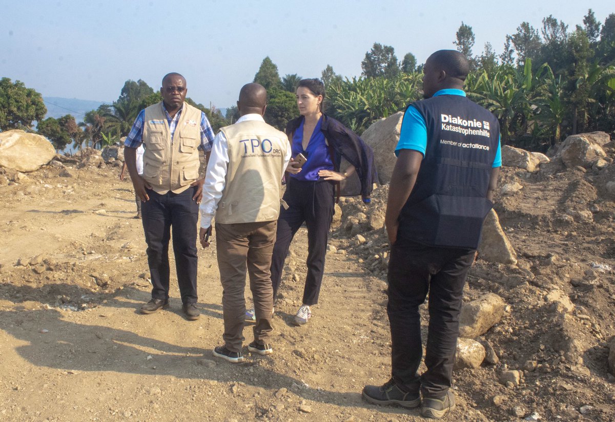 drc_tpo's tweet photo. Kalehe: la conseillère en matière humanitaire à l'ambassade de l'Allemagne loue le travail de TPO DRC dans la prise en charge psychosociale des victimes de la catastrophe. 👇🏽 @diakonieAT #TPODRC
https://t.co/ME6RoHZBlU https://t.co/Z7QmsYQOje