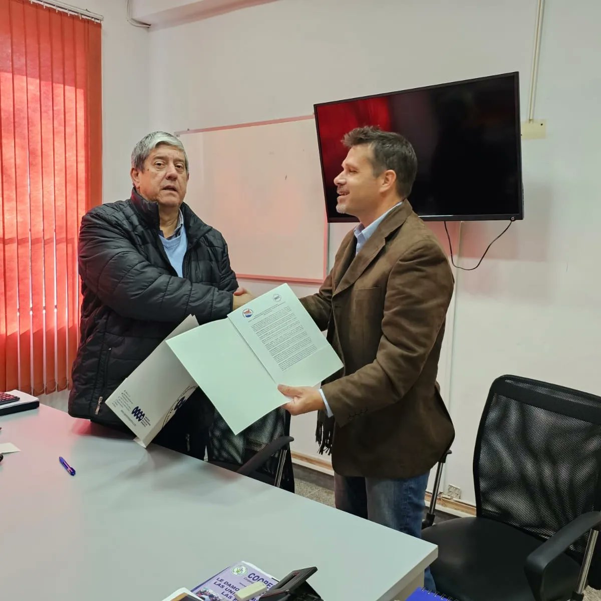 iigdpy's tweet photo. Renovamos Convenio con el actual presidente de la CPB, Carlos María Ljubetic, que habilita al título de nuestra Técnicatura en Básquetbol para ejercer la profesión en los certámenes oficiales. Las clases inician nuevamente el 5 de Agosto. Más información al Whatsapp: 0986441115. https://t.co/SJG3vnIbYS