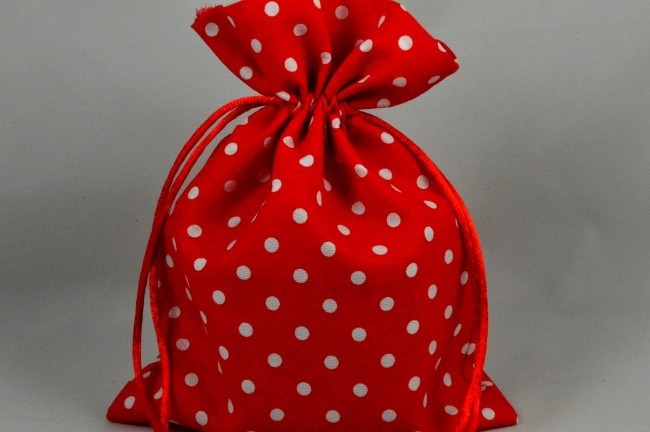 ColourRibbons's tweet image. Gorgeous Polka Dot Stringed Gift Bags. 

Set of 3 Floral Gift Bags with Draw Strings! Each bag has a lovely draw string for tightening. Each pack contains 3 bags.

Just £0.83 per set! Search SKU: 88168

#drawstringgiftbag #giftbags #drawstringbags #craftbags