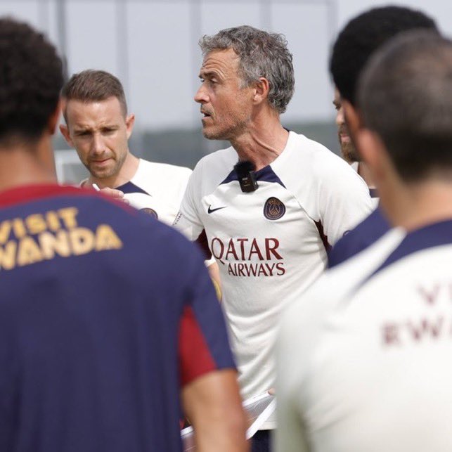 Fammacito's tweet photo. Luis Enrique va être le meilleur entraîneur au PSG de l’aire QSI vous l’aurez vu ici en premier https://t.co/ZAZCIBseWi