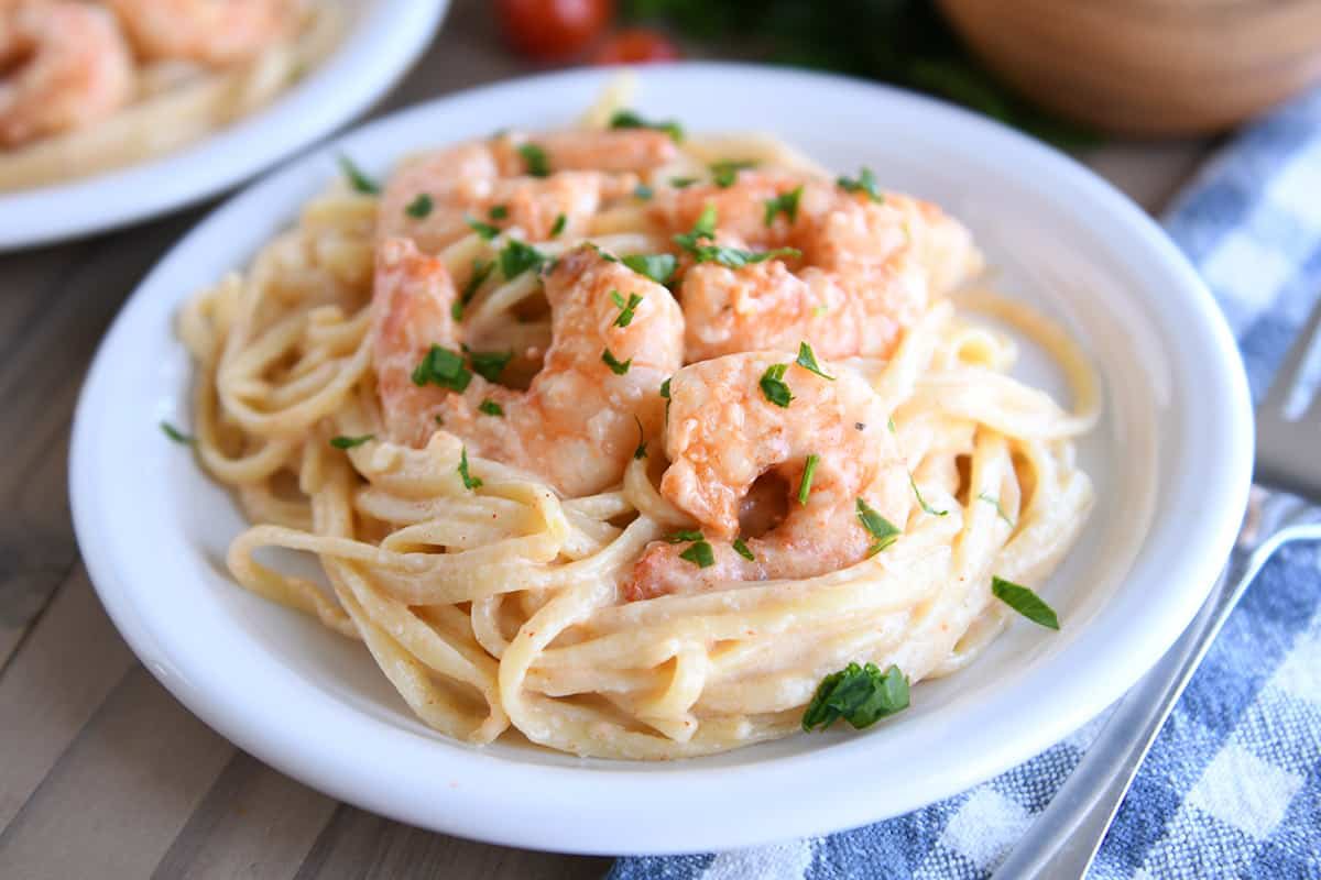 mealprepguide's tweet image. Get ready for a weekend pasta party! 🌟🍝 Try this savory Creamy Garlic Shrimp Pasta 🍤🧄🍝 A delightful combination that'll leave you wanting more! 😋 Like and follow for the full recipe and more mouthwatering dishes! #WeekendPasta #FoodieCravings  #ArjosMaineEvent #DDReturns