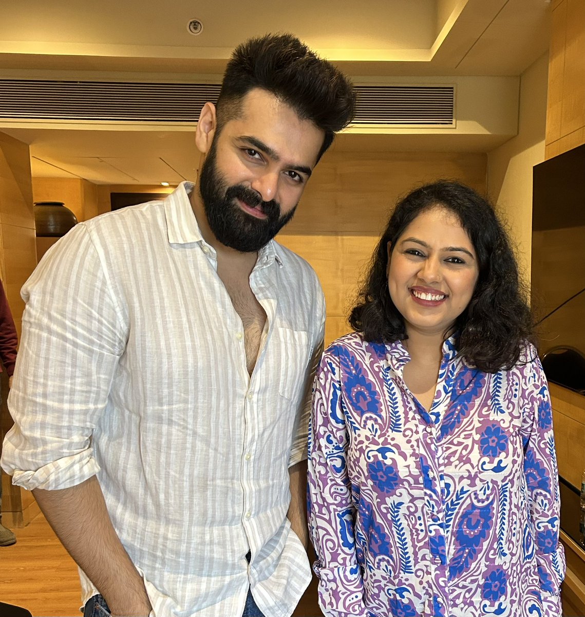 nawathepooja's tweet photo. Met Ram Pothineni for the 1st time and what a gentleman he is…here’s to more such meetings 🤩
@ramsayz
#ustaad
#SimplyAwesome
@awesomeitv https://t.co/55rDL7yCK9