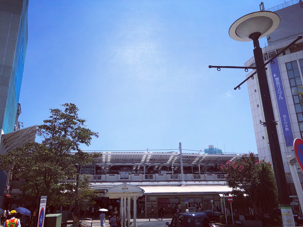 TKHS_kosuke's tweet photo. 陽射し照りつける街並みを見渡しながら、額に滲む汗を拭き拭き。
もう六文銭がなくなってしまった今、自由が丘という町を訪れる理由がないなと思っていたけれど、そんなことはなかった2023年。
#自由が丘 #六文銭 https://t.co/ATtMTM0XA1