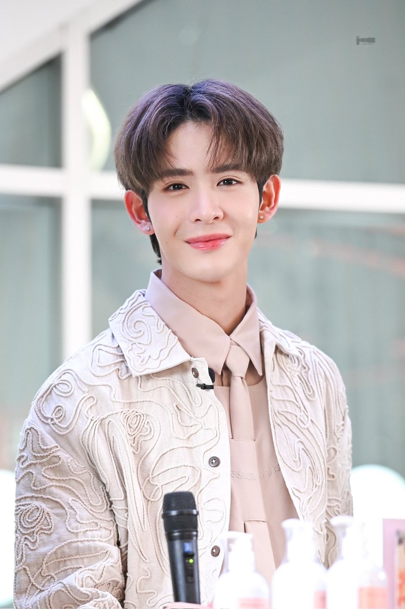 shikeqi128449's tweet photo. You are so handsome because you rehearse hard every day.🤍
One day you will be a big star and shine on the stage.🫶
I look forward to that day. Come on.👏
照片cr:见水印
#JamesSu
#JamesSuFanArt
#MISTINExNETJAMES https://t.co/Vx6KVXKE0V