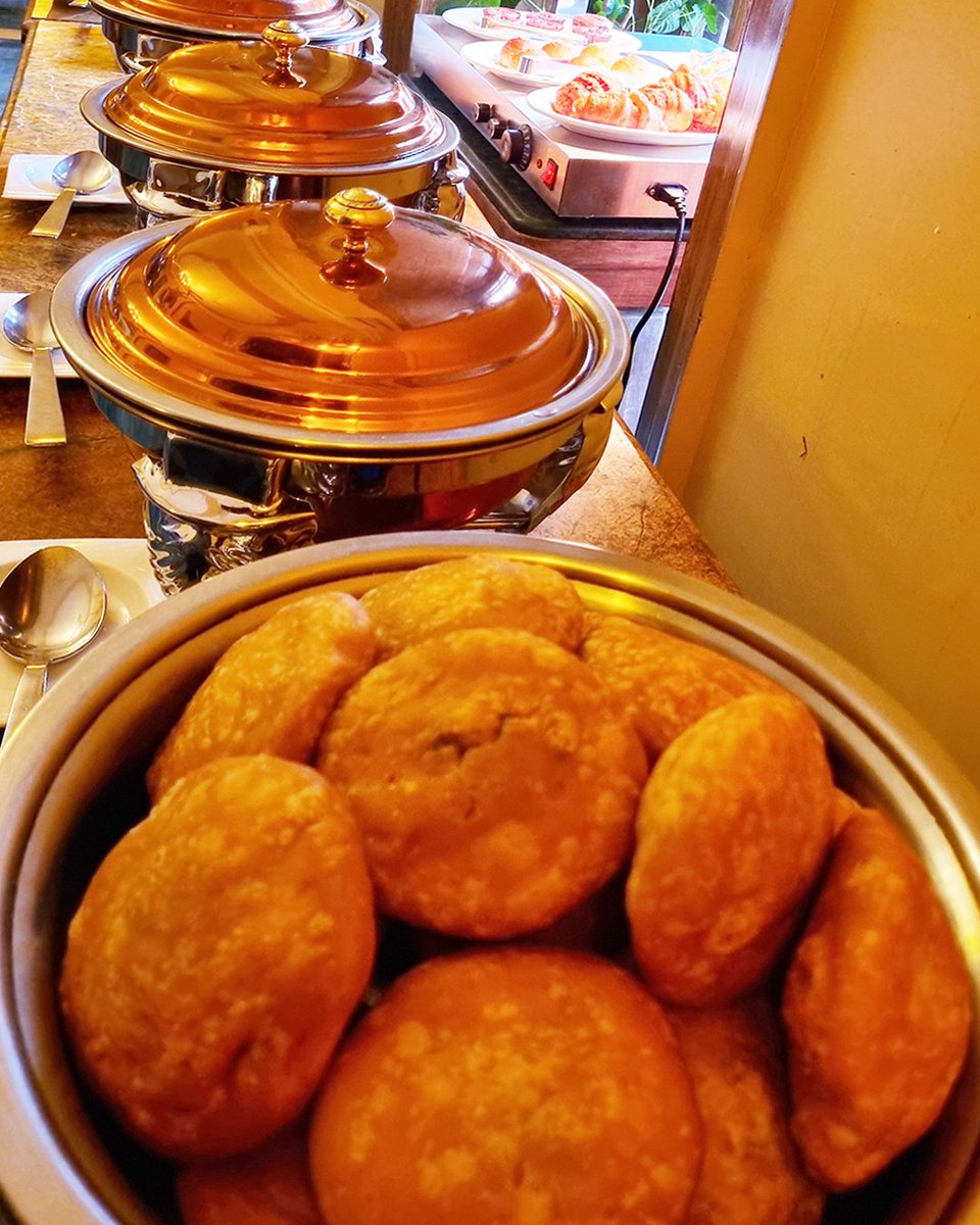 RamgarhLodge's tweet photo. A grand buffet to begin your day — choose from an array of delicious entrees &amp; taste the magic of Rajasthan in every bite.

Our hyper-local breakfast is a wholesome treat crafted for you, at our heritage Audhi Restaurant.

#RamgarhLodgeJaipur #SeleQtions #Jaipur #AudhiRestaurant https://t.co/GlXq6HtsHG