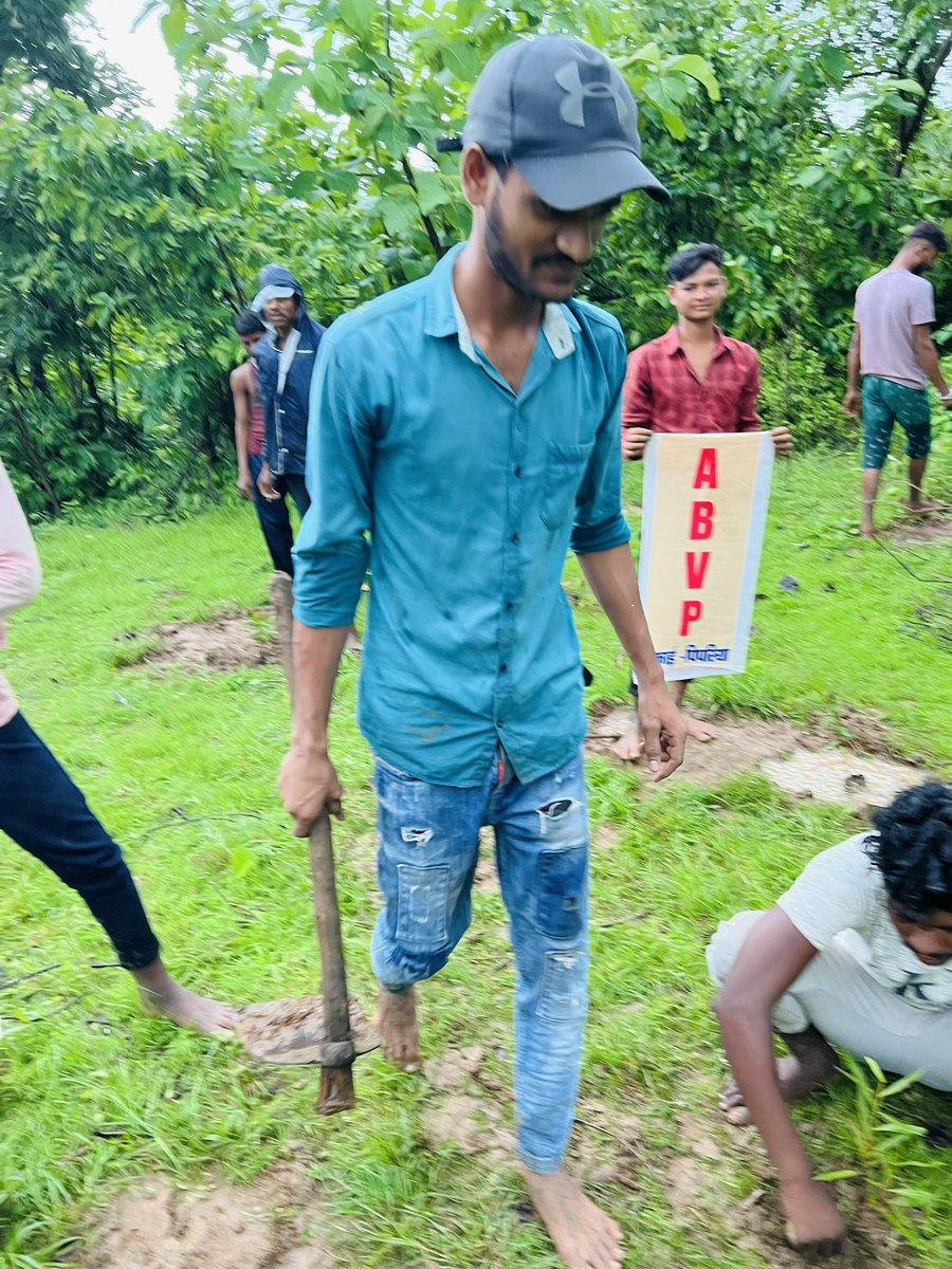 Devendrasahuds7's tweet photo. आइए, विश्व प्रकृति संरक्षण दिवस के अवसर पर मातृरूपा प्रकृति को स्वच्छ रखने एवं दूसरों को भी इसके प्रति प्रेरित करने का संकल्प लें। 

#WorldNatureConservationDay
#SFD #abvpmb #abvpvoice @ishaliniverma @MannuSa31118851 https://t.co/UQf2Gri44h