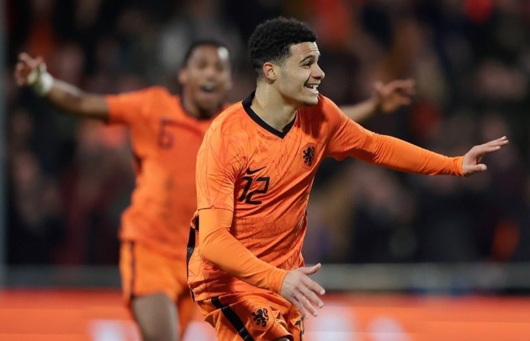 Beşiktaş yerli rotasyonunu genişletmek için NEC Nijmegen’den Elayis Tavsan’ı gündemine aldı. Oyuncuya Türkiye ve Avrupa’dan bir çok teklif var. 

Elayis Tavsan’la ilgili daha fazla bu akşam Siyahla Beyaz programında olacak. <a href="/SportsDigitale/">Sports Digitale</a>