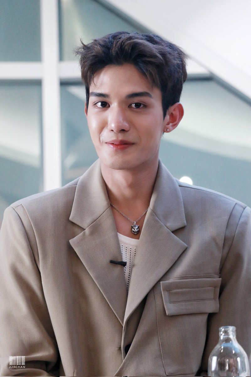 jjrchan's tweet photo. เลิกเป็นแม่ไม่ได้หรอก เพราะลูกยังเล็กอยู่มาก 🥹🤲✨️
#เน็ตเจมส์ผิวออร่าที่มิสทิน
#MISTINExNETJAMES
#netsiraphop #whatjaycee https://t.co/LWi66EOKkL