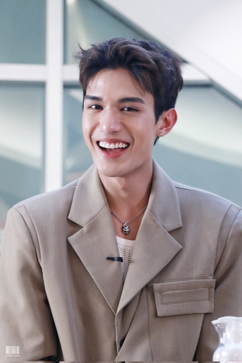 jjrchan's tweet photo. เลิกเป็นแม่ไม่ได้หรอก เพราะลูกยังเล็กอยู่มาก 🥹🤲✨️
#เน็ตเจมส์ผิวออร่าที่มิสทิน
#MISTINExNETJAMES
#netsiraphop #whatjaycee https://t.co/LWi66EOKkL