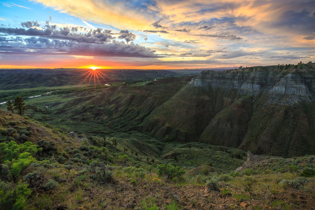 'Judith River Breaks Sunset, Montana ….  …#judithriver #Montanasunset #exploremontana #montanamoment #bigskycountry #montanagram #lastbestplace' - @MontanaImgs