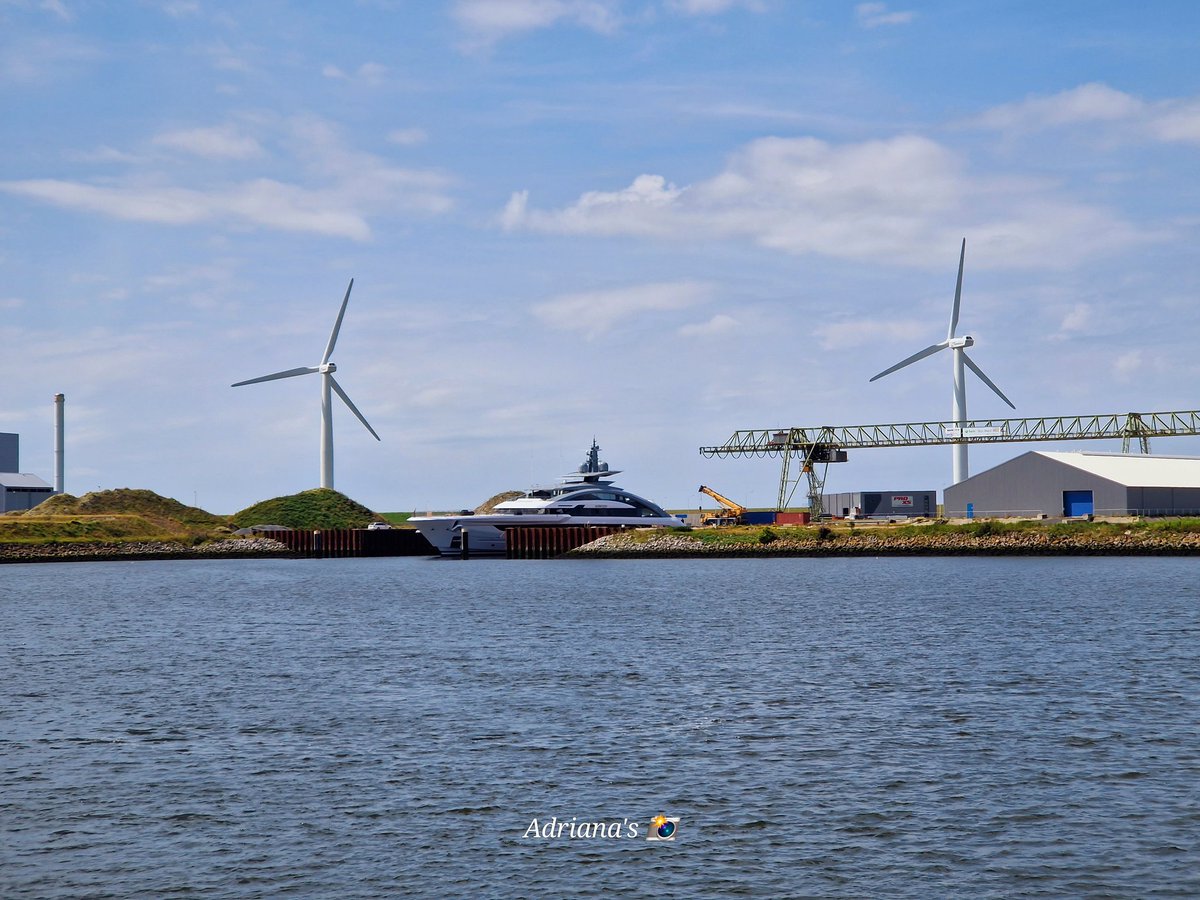 ArjaKastelein's tweet photo. #vissersboten ⚓️ #industriehaven #miljoenenjachtGenesis #YedPrior 😊 https://t.co/5HGhWyNZlD