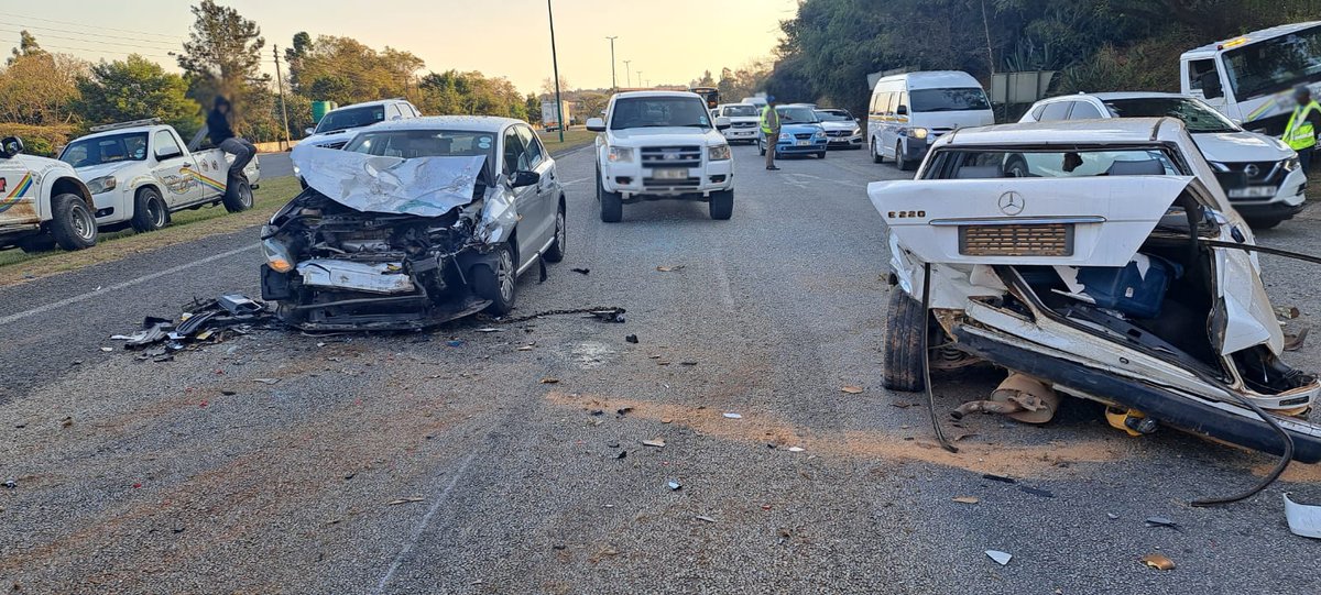 ER24EMS's tweet photo. [WHITE RIVER] - Three-vehicle collision leaves seven injured.

https://t.co/eWASkAJi7Z

#realhelprealfast https://t.co/CNAoqx4qm8