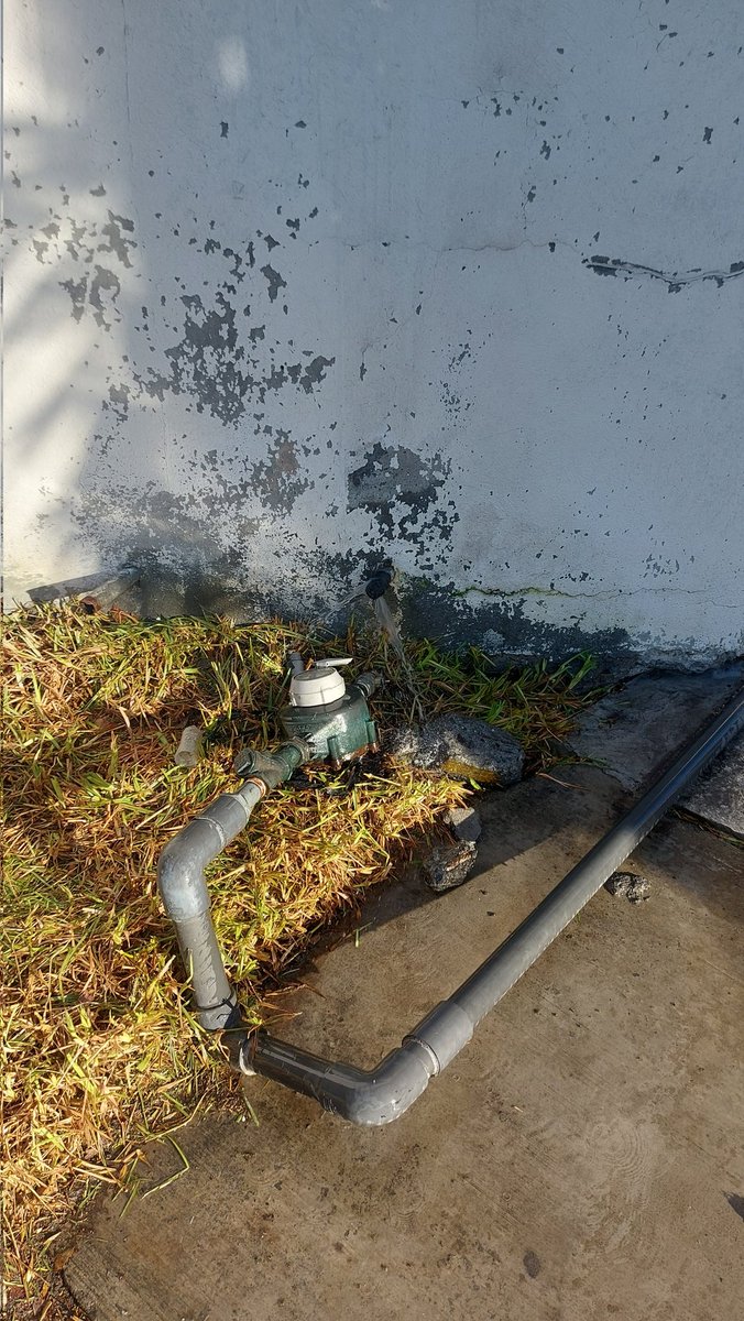 daavidespinosa's tweet photo. @Cicmty fuga de agua. Calle 14 de Mayo 5410, Col. Torres de Linda Vista, Gpe. https://t.co/lSwG5eEzpL
