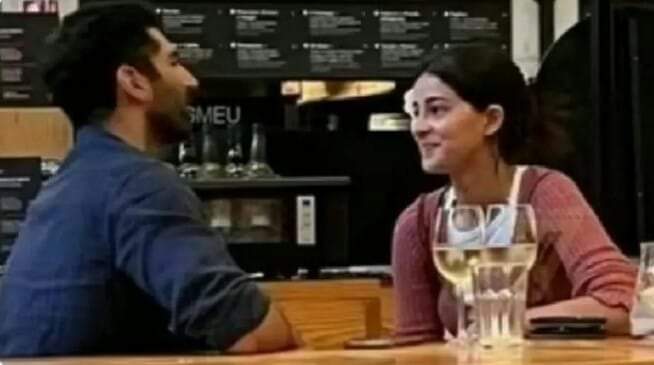 hailKolly's tweet photo. University couples in cafeteria: https://t.co/MMzpggLooE