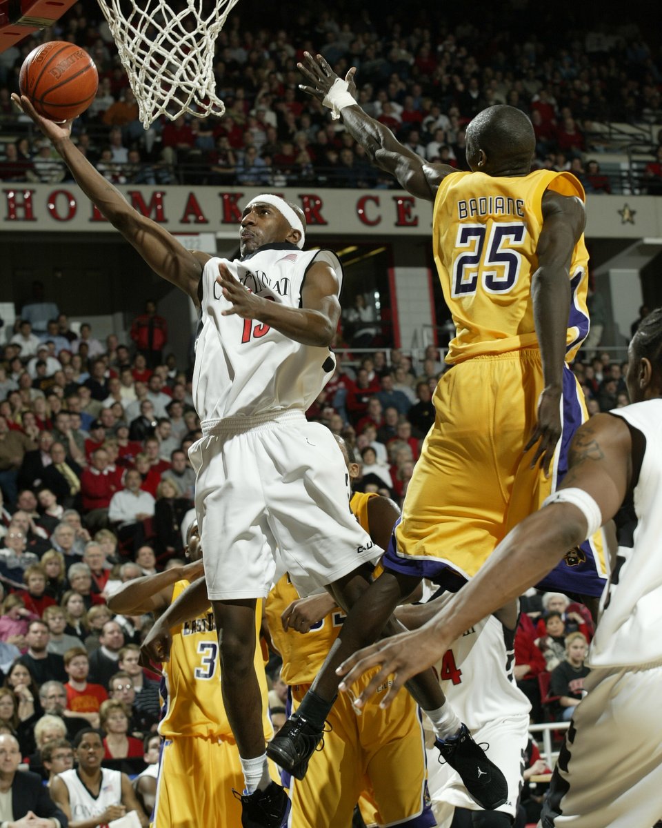GoBearcatsMBB's tweet photo. 2/26/03

#Bearcats | #FlashbackFriday https://t.co/vniXNTbOhY