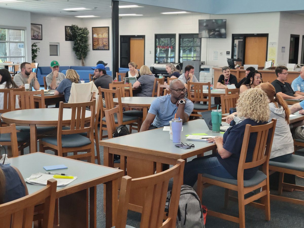 montra_rogers's tweet image. In Fayette CPS  with 25 participants, well 26 if you count the big dog. 
Session Title: This is Disciplinary  Literacy, one of our PL Menu offerings. @SocialStudiesSS
#ActiveClassrom 
#PartnerWithAPurpose #PartnershipsAndInstruction #DisciplinaryLiteracy