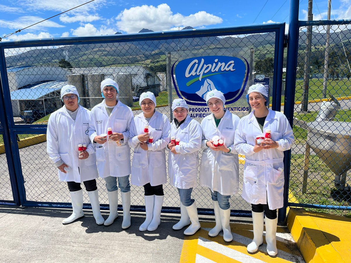 FciiUte's tweet photo. #FCIIUTE| El día de ayer, alumnos de la carrera de Ingeniería en Alimentos visitaron las instalaciones de la empresa Alpina,  en donde pudieron ver diferentes procesos de fabricación de productos alimenticios 🏭🧪💚💙
#AlimentosUTE https://t.co/sWNIz3qu6g