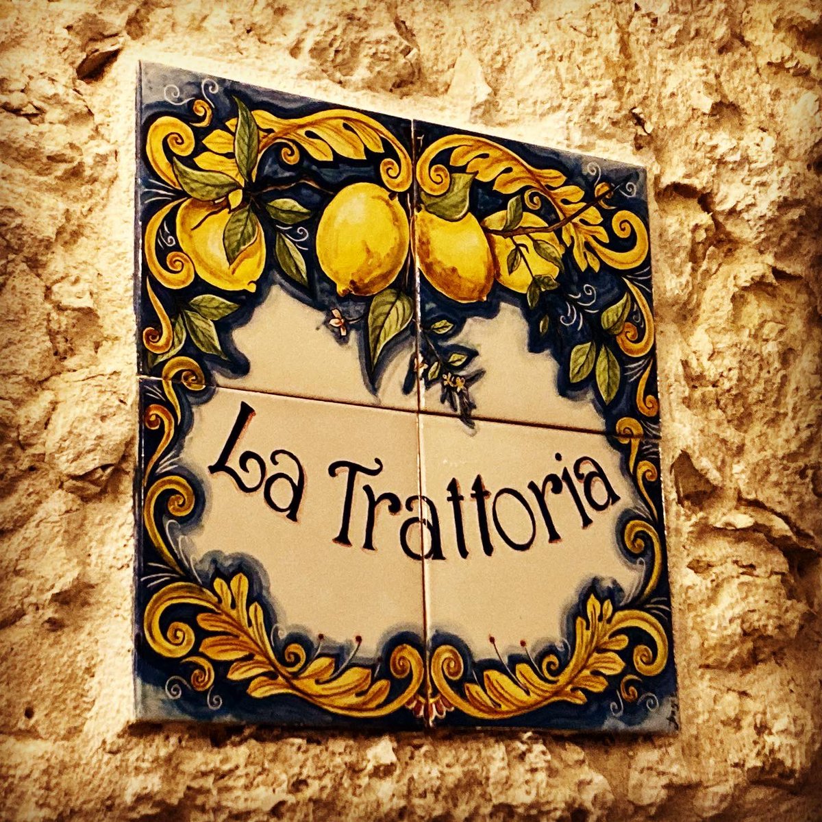 loups_dor's tweet photo. Always great and delicious @ La Trattoria in Saint Séverin and they make the best Espresso Martinis 😍
#saintséverin #dordogne #espressomartini #espressomartinis #delicious #deliciousfood #gitedefrance #gitedordogne #vegetarian #gayholiday #gayfrance #greatcompany #olympics2024 https://t.co/3pj8cnxO0y