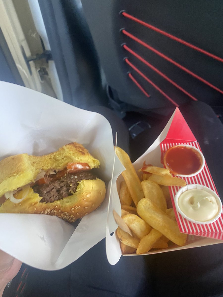 yosemite4ever's tweet photo. a light snack🤍🤍🤍
never beating the skinny allegations https://t.co/3EGqSv0NsA