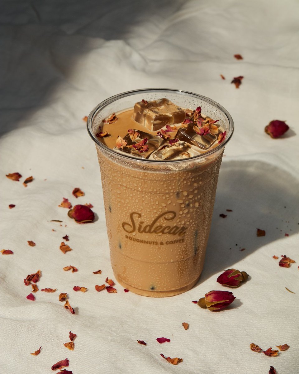 SidecarDoughnts's tweet photo. Our Rose Cardamom Latte is a MUST-TRY! 🙌 Made with our own rose petal &amp; cardamom infused simple syrup, topped with a delicate dried rose petals. Perfect blend of rose, exotic cardamom, and our delicious latte. 😍
Only available through August, get your fix while you can! ☕✨ https://t.co/rvVHUXKh2J