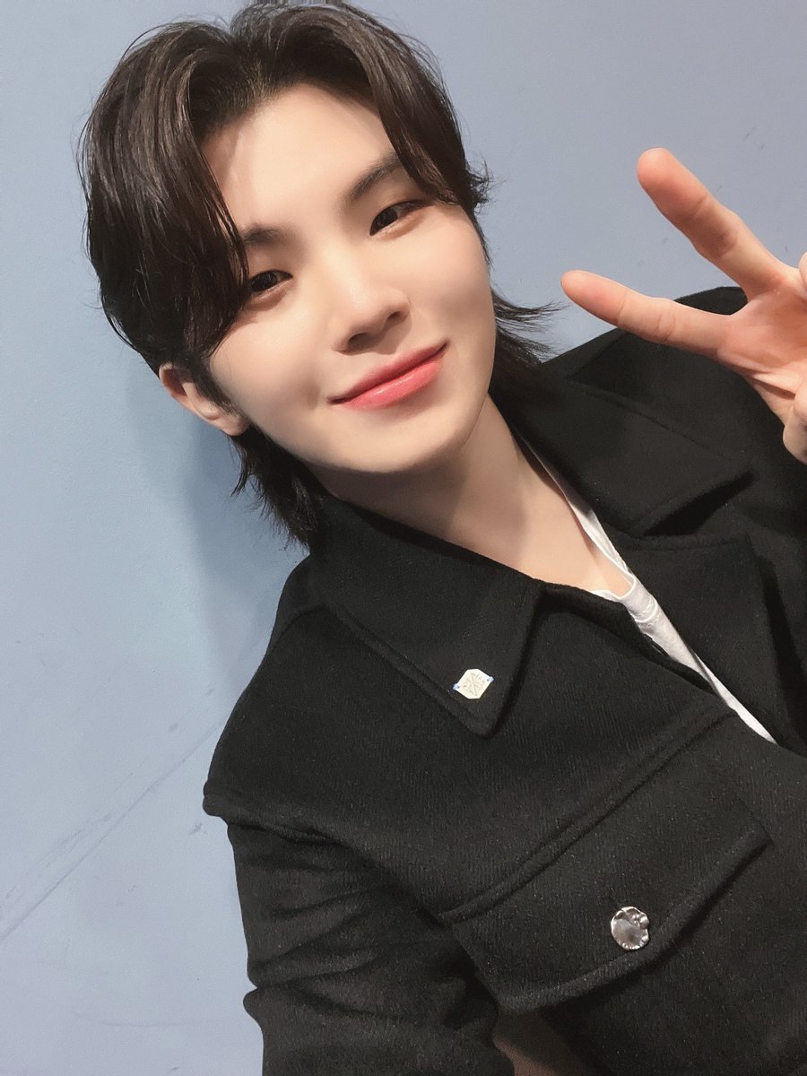 pledis_17's tweet photo. [17'S 우지] #알유넥스트

캐럿들 모여라!!📢
섬세한 심사평과 힘이 되는 조언으로 모두를 응원하는 프로듀서 우지 🍑
보러 갈까요~~?

#프로듀서_우지🍑
#스페셜코치_우지_우아해 https://t.co/Ji2kCggWhr