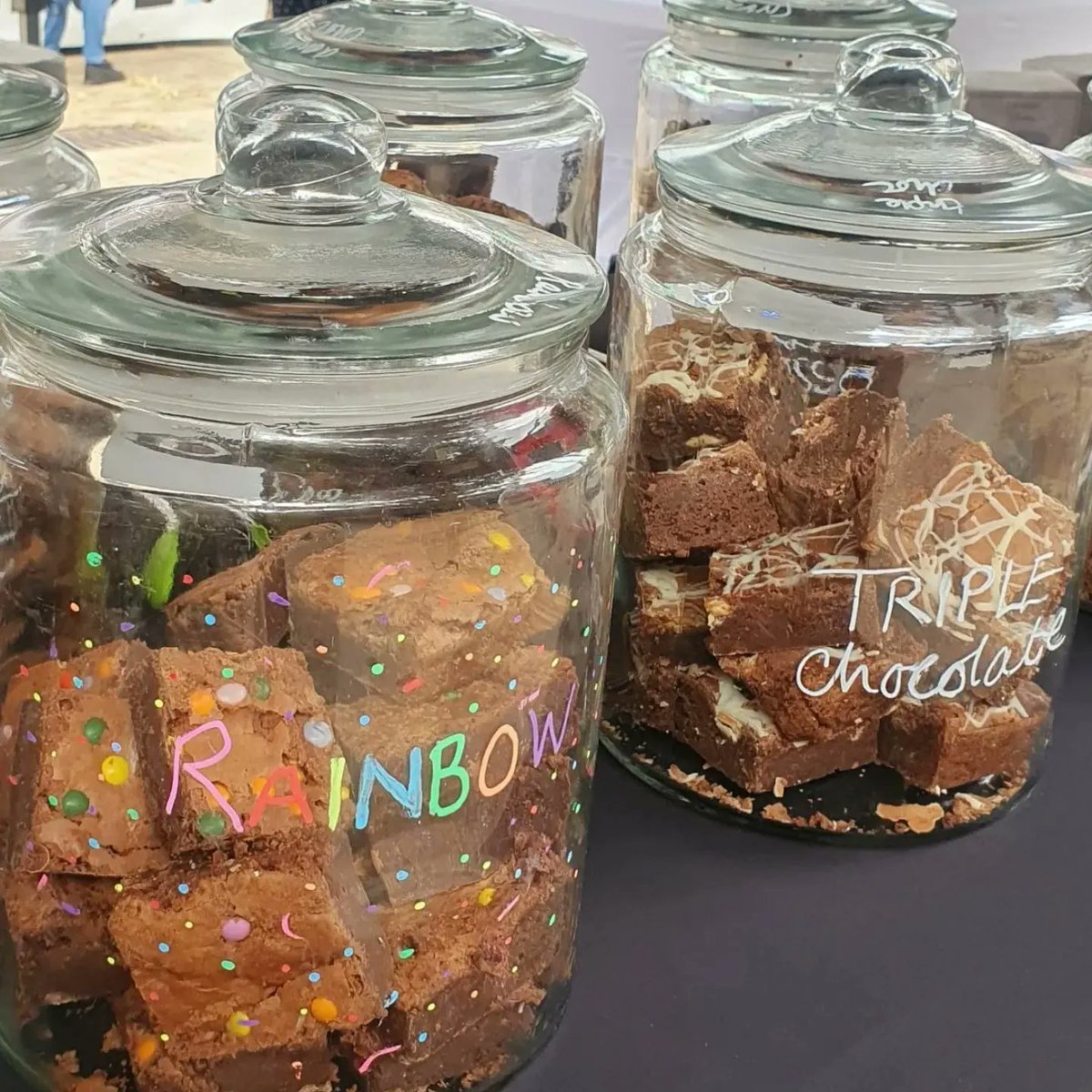 lushbrownies tweet media