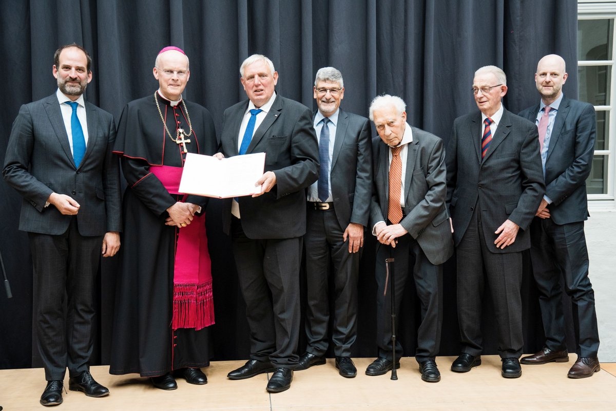 Die Broschüre mit den bei der Verleihung des Ordo-socialis-Preises an Karl-Josef Laumann am 6. Juni gehaltenen Grußworte und Reden ist jetzt zum Download hier verfügbar:
➡️ordosocialis.de/karl-josef-lau…