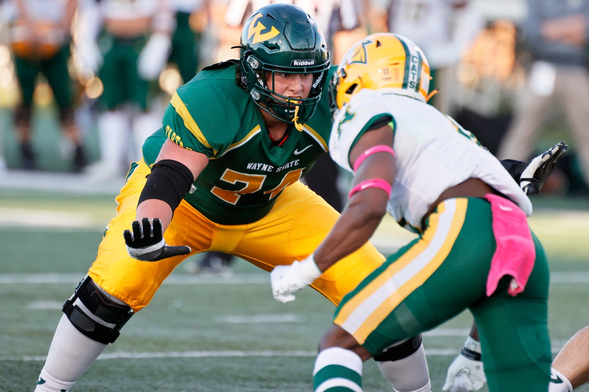 #WarriorFB:  With the start of the 2023 season just over a month away, this segment will feature the offensive line under the direction of first-year coach Rosco Byrd, Jr.

tinyurl.com/4y4bm8vu

#ThisIsOurDetroit