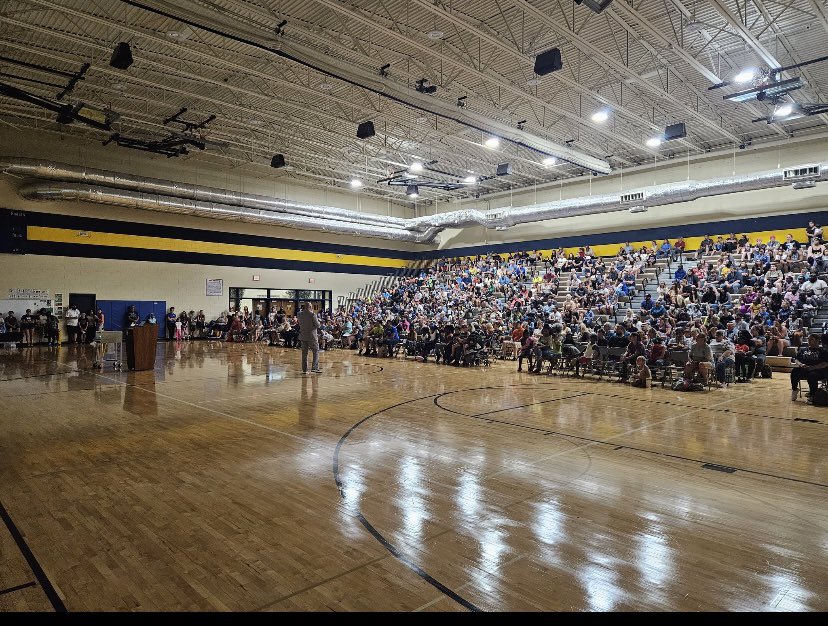 CoachAcAllen's tweet photo. Look at the @DELCBlue turnout for Back to School Night! #wecauselearning #bethedifference https://t.co/IBDwmZzpkp