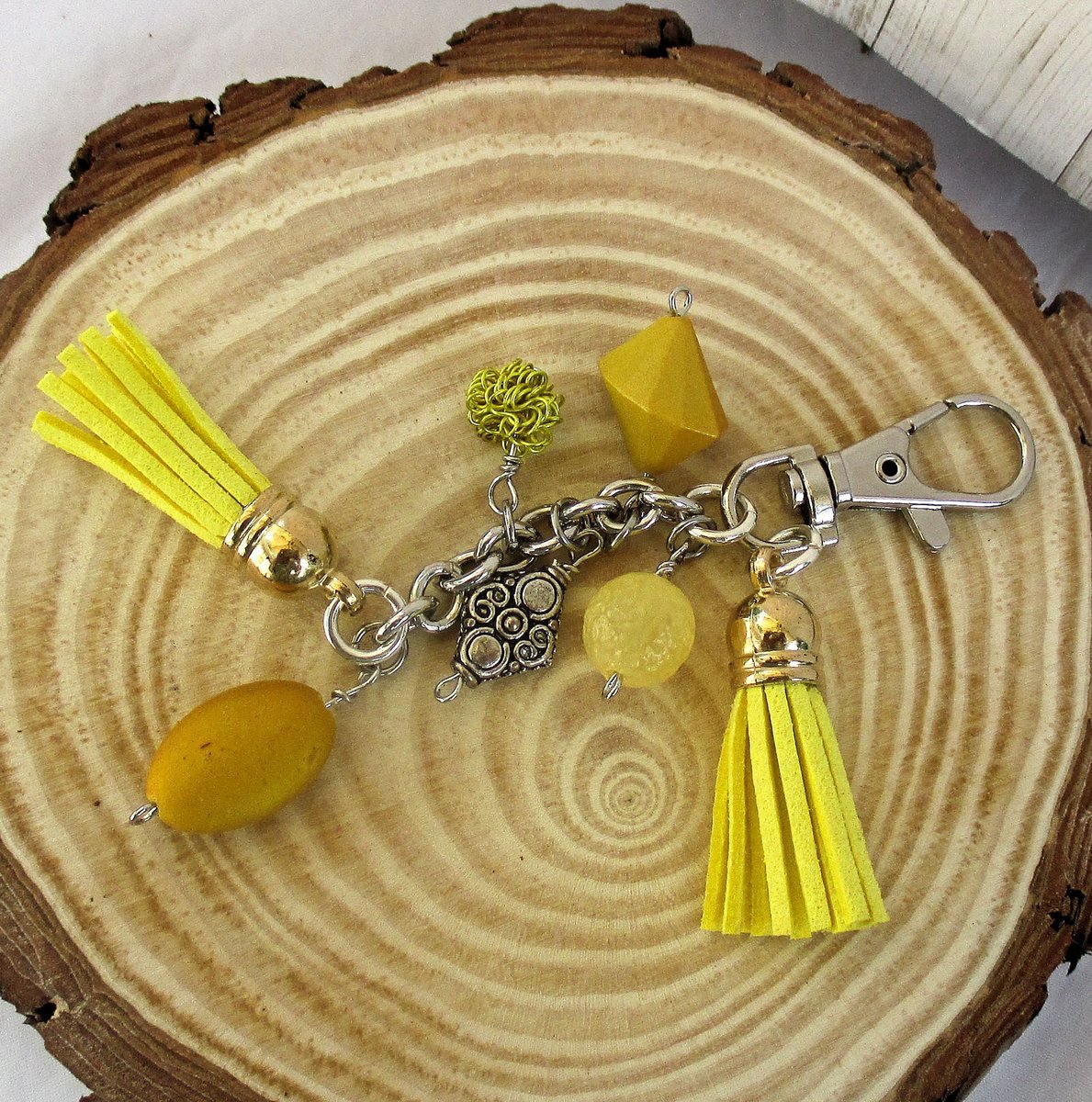 scotticohn's tweet photo. https://t.co/4TLmb5YFNo
Yellow Purse Charm with Suede Tassel
#jewelrybyscotti #wiseshopper #pursecharm #bagswag #backpackcharm #giftidea https://t.co/BuodVpNv5T