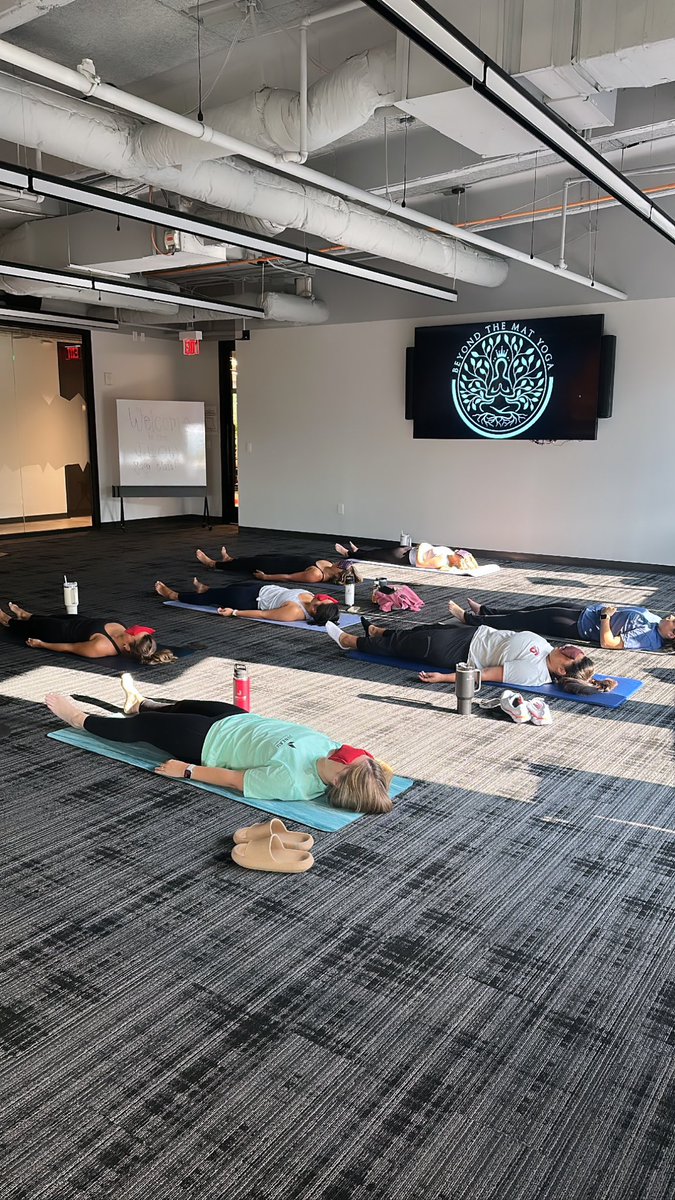 xKiaraMichelle_'s tweet photo. Feel Good Friday 🧘🏽♀️🤍 #E4F 🕊️ https://t.co/EJrwMghPkg
