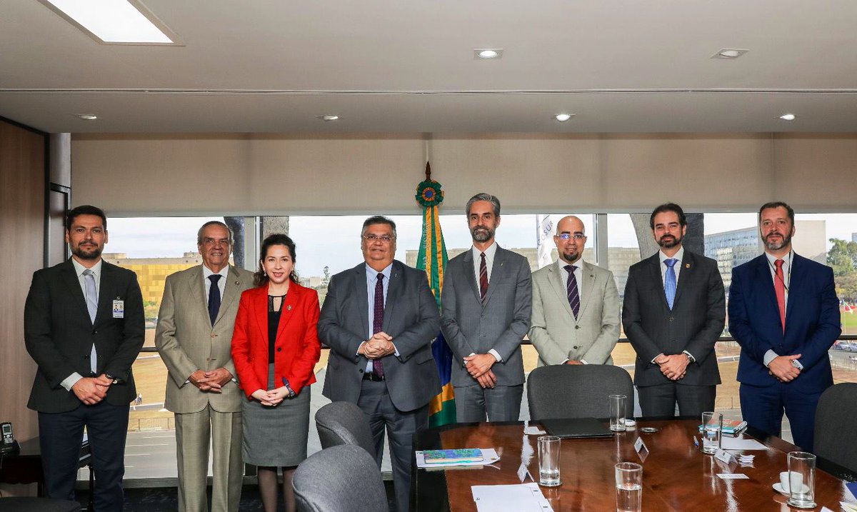 FlavioDino's tweet photo. Nesta quinta, conversamos com a Organização do Tratado de Cooperação Amazônica (OTCA), formada por 8 países amazônicos: Bolívia, Brasil, Colômbia, Equador, Guiana, Peru, Suriname e Venezuela. Apresentei projetos de Segurança Pública e recebi estudos técnicos da OTCA. https://t.co/pDuuIe2Mvt
